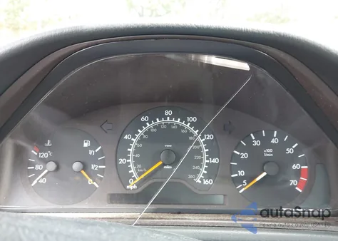 1999 Mercedes-Benz Clk 320 z USA, uszkodzony, nr VIN WDBLJ65G8XF104440